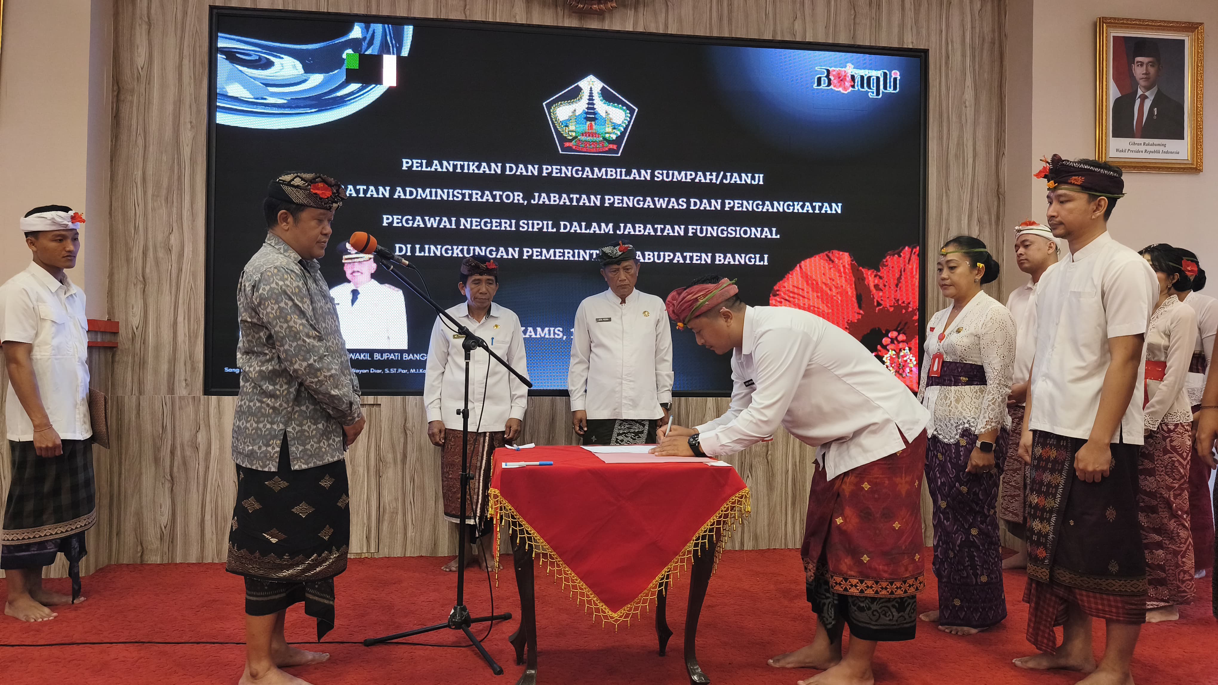 Bupati Sedana Arta Lantik Sejumlah Pejabat Bangli, Tekankan Semangat ‘Jengah’ dan Pelayanan Publik. 